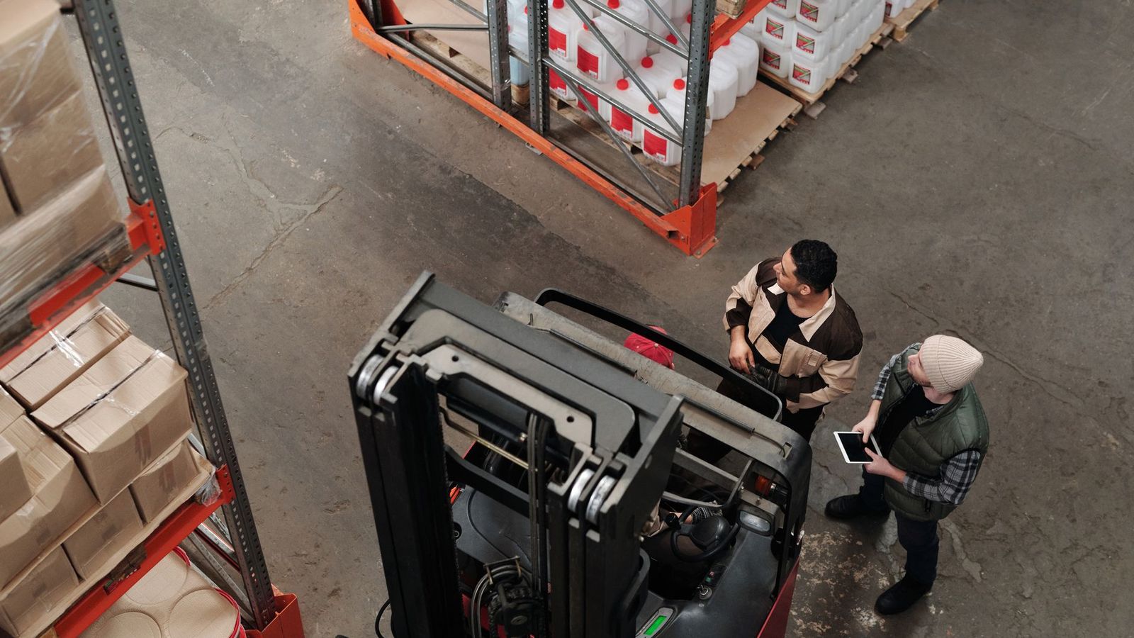 Un entrepôt logistique en activité